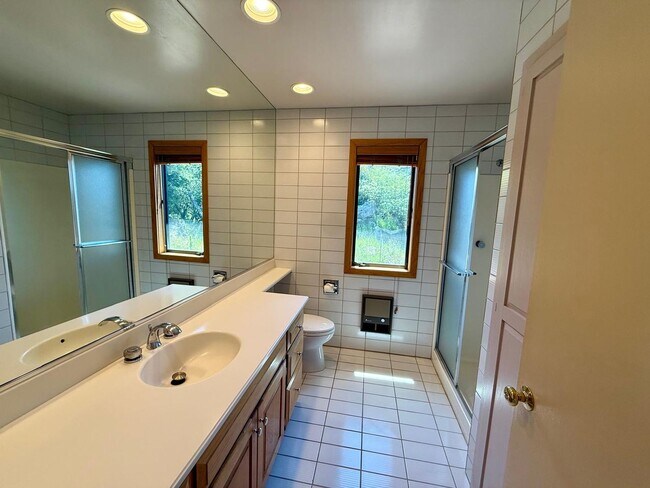 Building Photo - SPACIOUS THREE BED / THREE BATH HOME OFF OF PANORAMIC HWY WITH STUNNING VIEWS