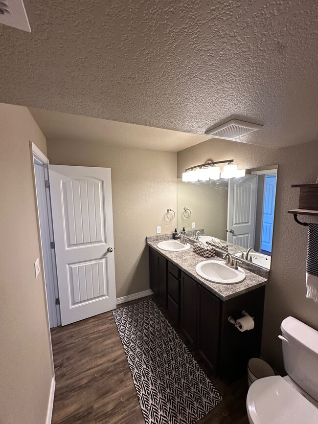 Building Photo - 8075 Cinnamon Ct