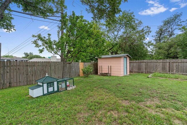 Building Photo - 8303 Lazy Ln