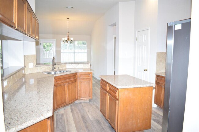 Building Photo - 3810 Newland Dr