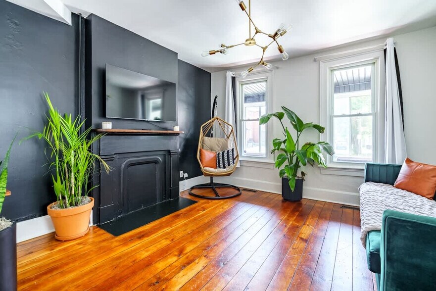 Primary Photo - 70 E Prescott St