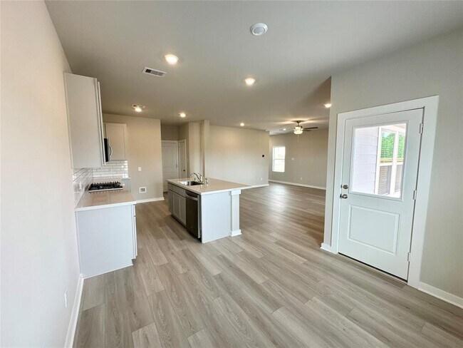 Building Photo - 12198 Ridge Top Dr