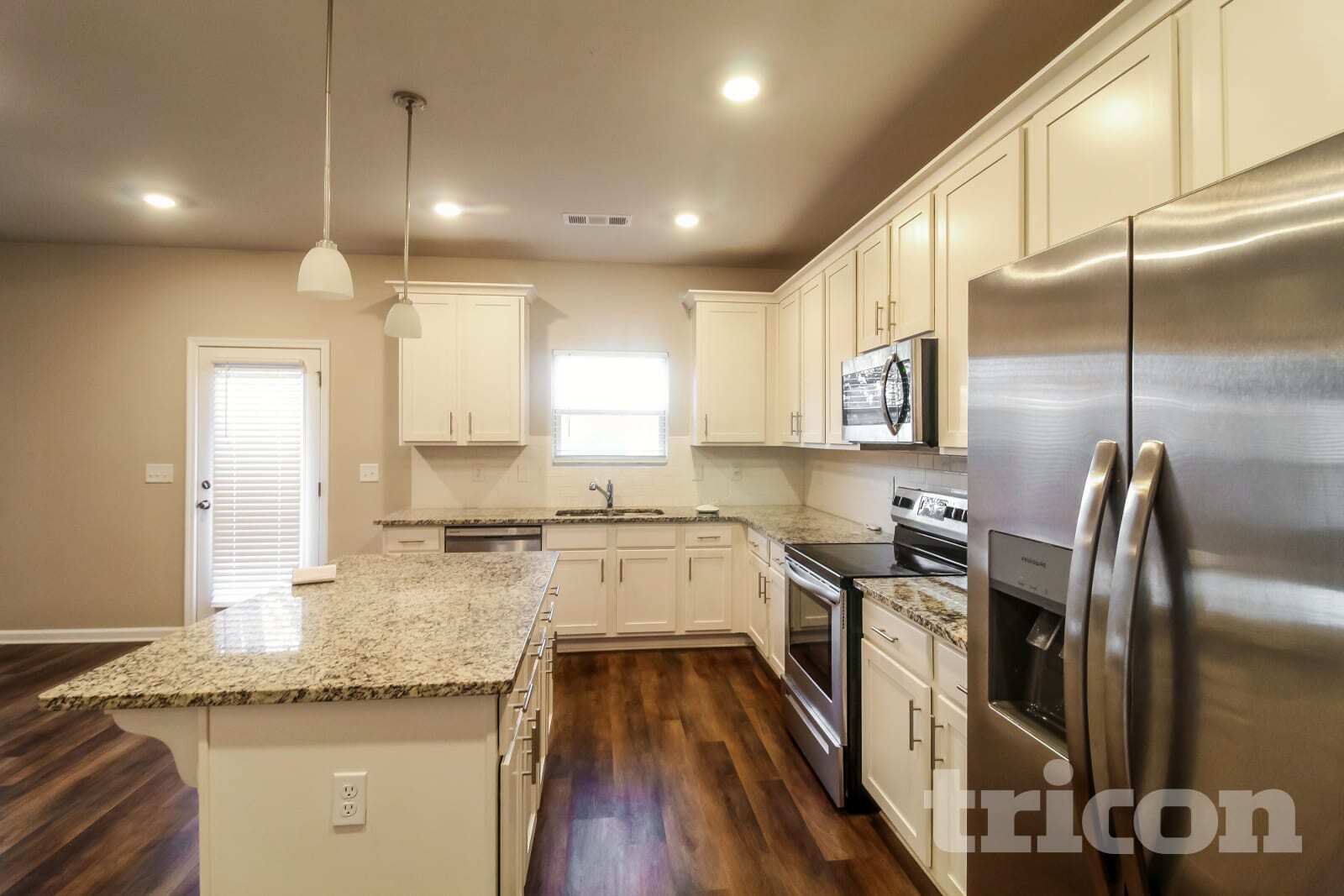 Building Photo - 2867 McKenzie Dr