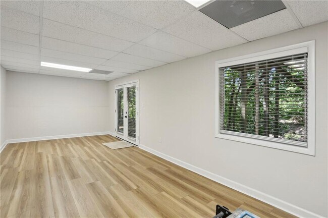 Building Photo - 545 Woodman Pl