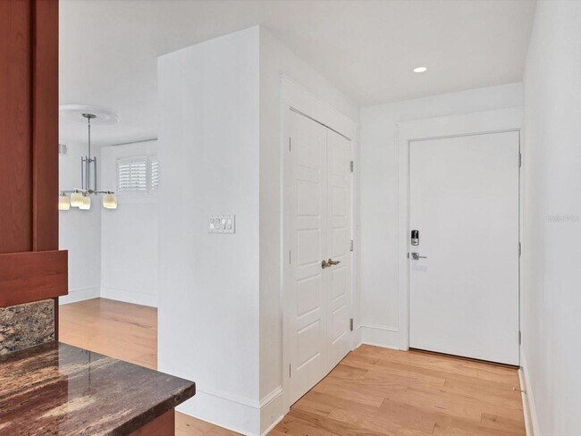 Building Photo - 226 Golden Gate Point