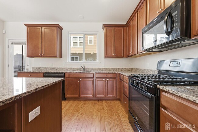 Building Photo - 38 Bond St