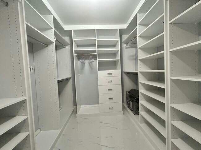 Building Photo - 3546 S Ocean Blvd