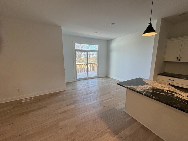 Building Photo - 753 Amanda Ct