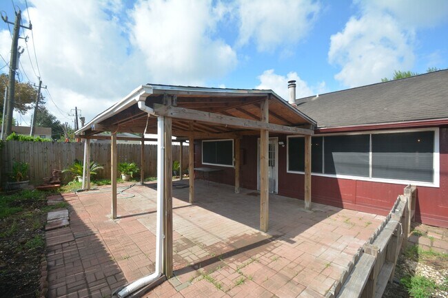 Building Photo - 16335 Quail Echo Dr