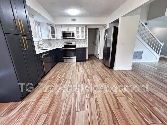 Building Photo - 430 Trout River Dr