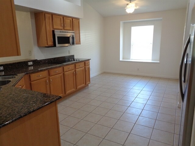 Building Photo - 7752 Blue Spring Dr