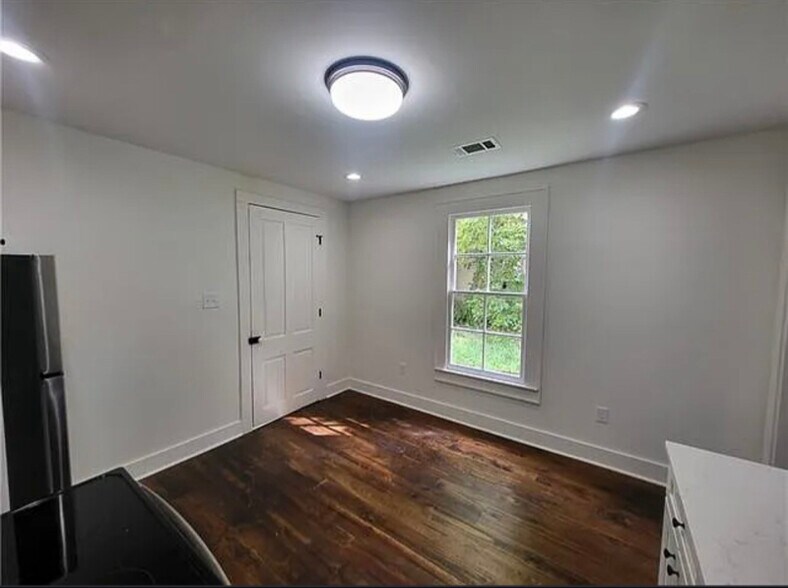 Building Photo - 1432 Louisa St