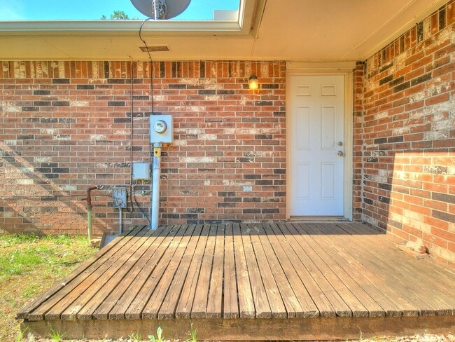 Building Photo - Adorable duplex in Norman