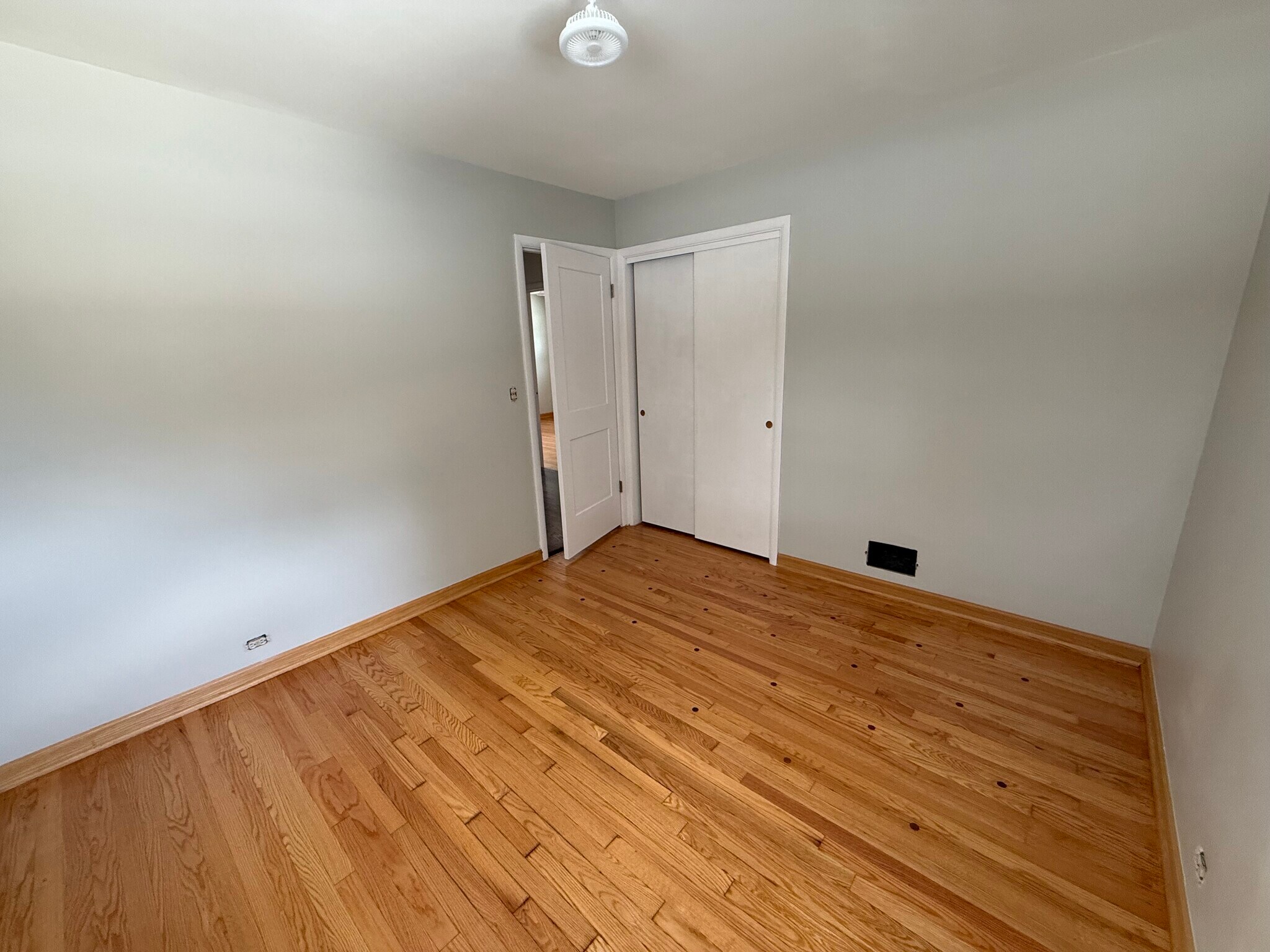 Building Photo - 8447 N Oriole Ave