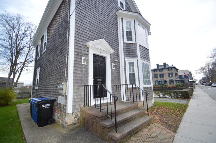 Spring Street near Lee Ave - 468 Spring St