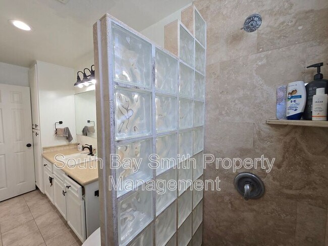 Building Photo - 320 Hermosa Ave