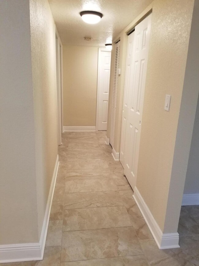 Building Photo - 182 Ulster Ln