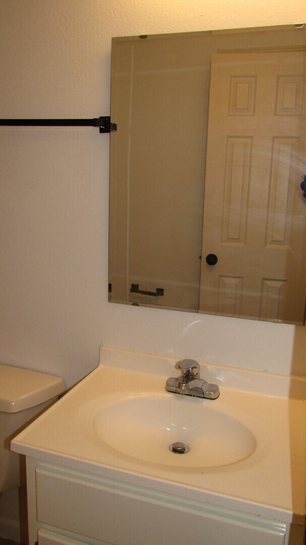 Building Photo - Available June 21!!