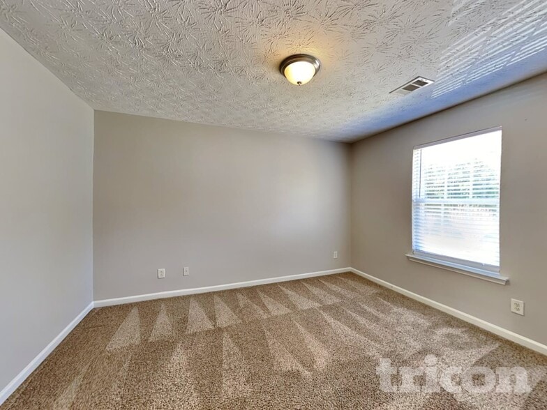 Building Photo - 339 Waterbury Way