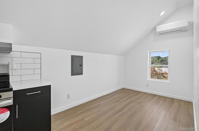 Building Photo - 165 W Main St