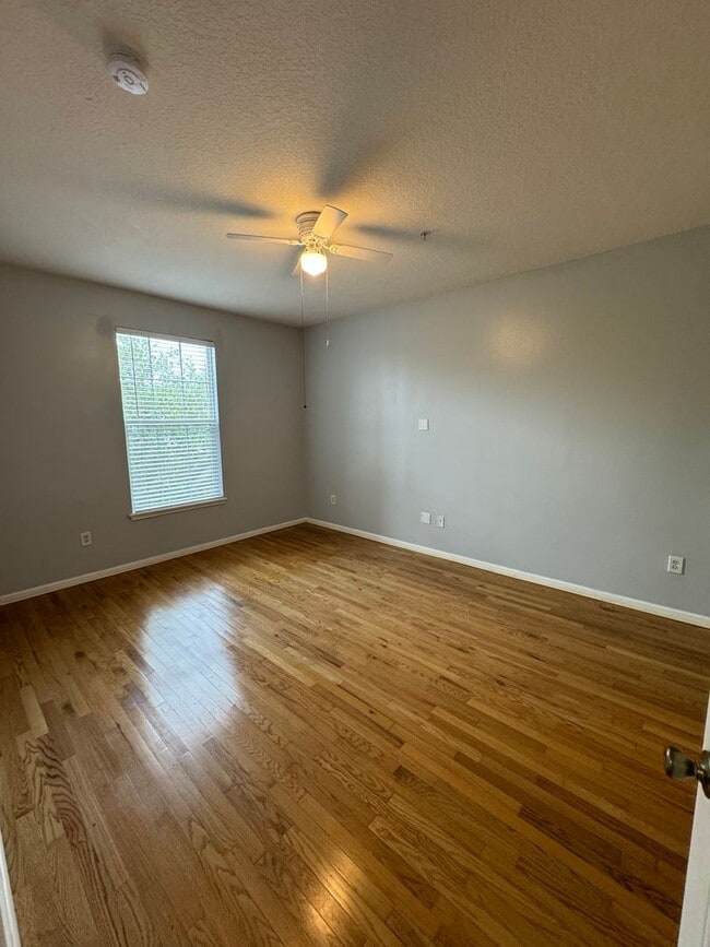 Building Photo - 2 BED 2 BATH CONDO CAPRI AT HUNTERS CREEK