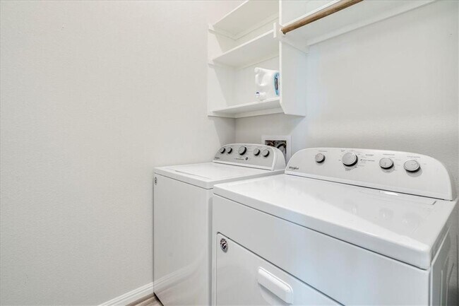 Building Photo - 117 Balsam St