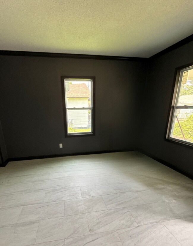 Building Photo - 2543 Pershing Ave