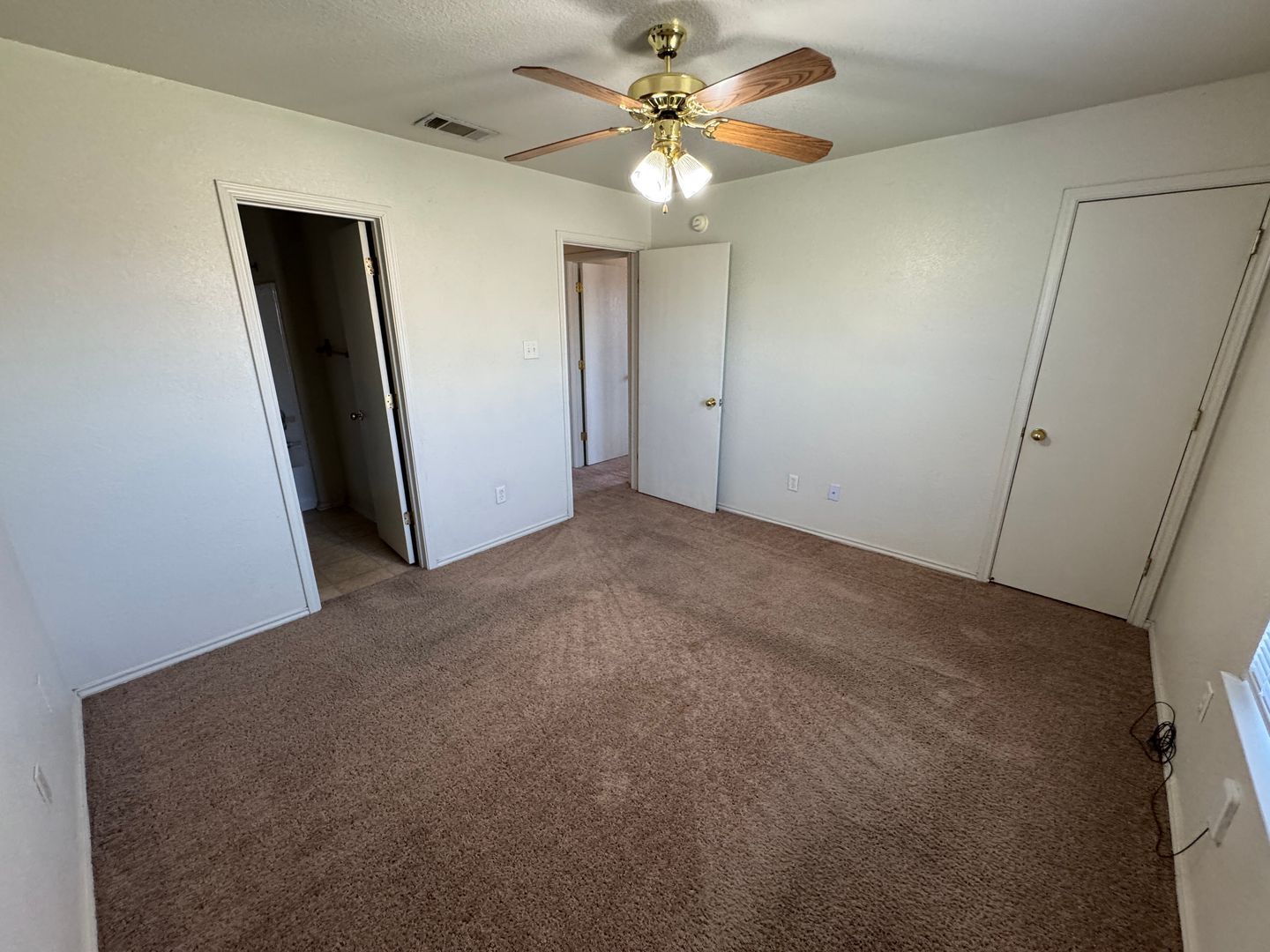 Building Photo - 2801 Alma Dr