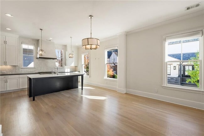 Building Photo - 2350 Melina Pl