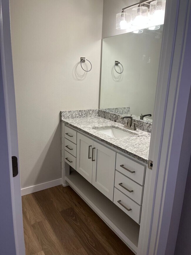 Building Photo - Brand New Duplex!