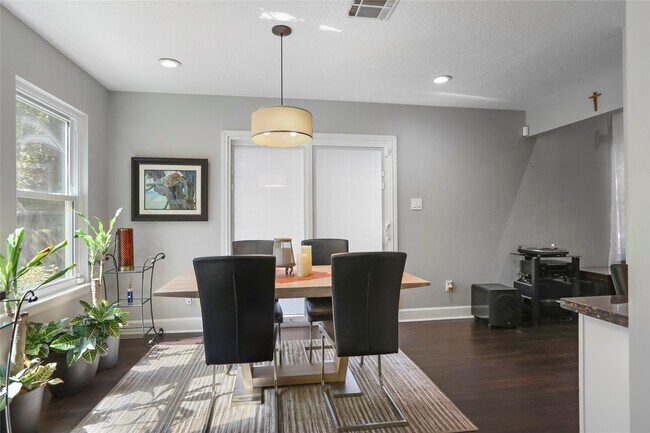 Building Photo - 15 Abbey Brook Pl