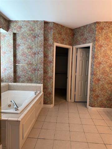 Building Photo - 7428 Spicewood Dr