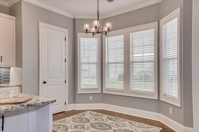 Building Photo - 3067 Rosewood Dr