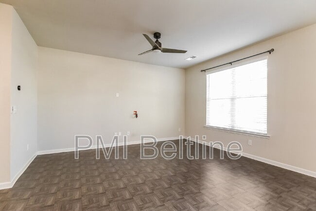 Building Photo - 1220 Hawthorne Tr