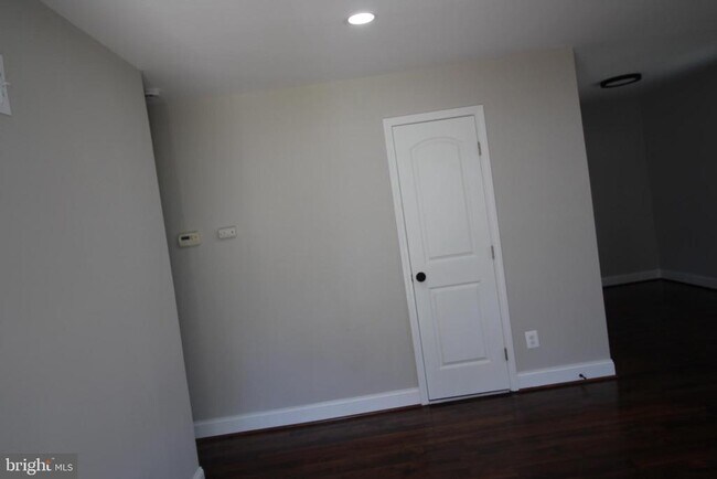 Building Photo - 3404 Elmwood Dr