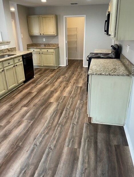 Building Photo - 9020 Garden Springs Dr