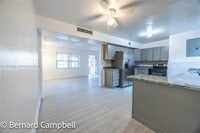Building Photo - 918 NW 13th Ct