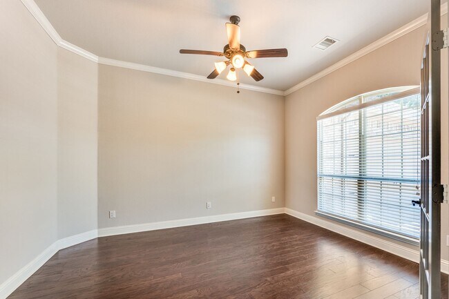 Building Photo - 2812 Pino
