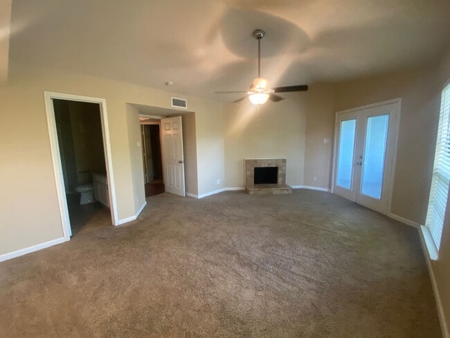 Building Photo - Awesome Condo in Plano! Available 6/6/22