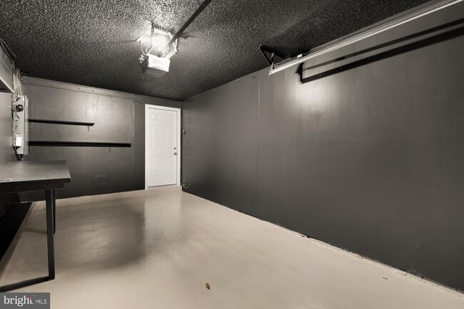 Building Photo - 8730 Ewing Dr