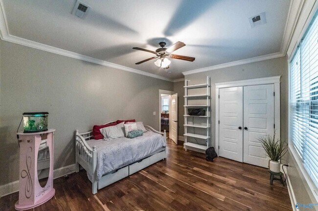 Building Photo - 1716 NE Wellman Ave