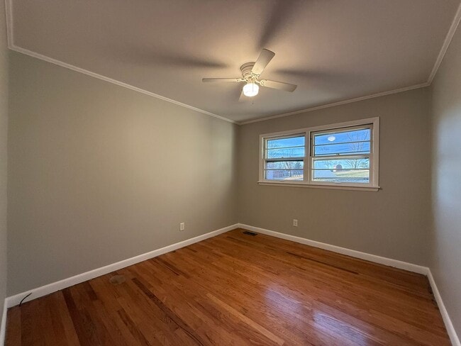 Building Photo - 3 Bedroom 1 Bathroom Home located in Greeneville, TN