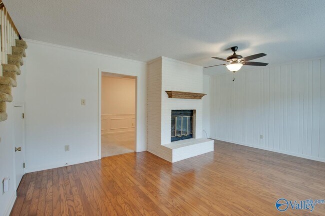 Building Photo - 1008 Heatherwood Dr SE