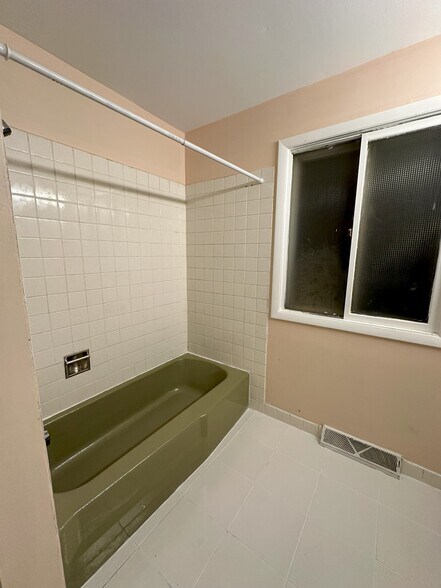 Building Photo - 226 Walker Dr