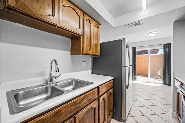 Building Photo - 1455 N Alma School Rd