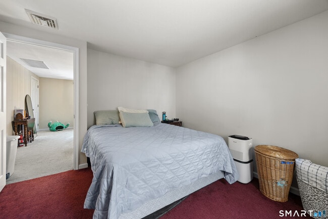 Building Photo - 10 Candlewood Ln