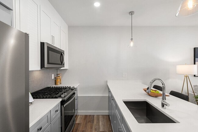 Building Photo - 181 Bennington St