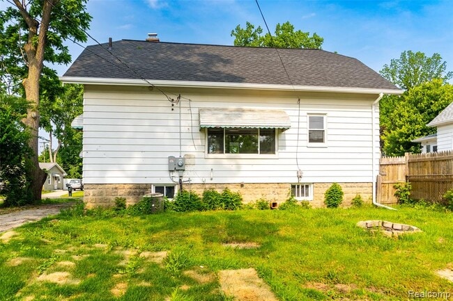 Building Photo - 21200 Collingham Ave