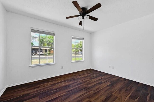 Building Photo - 9601 Holly Springs Dr