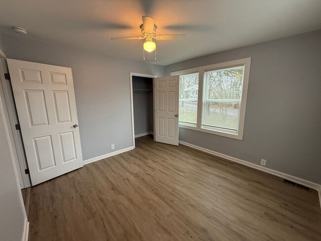 Building Photo - Great Rossville Home